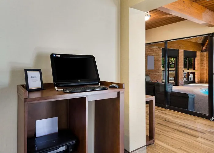 Comfort Inn Virginia Horse Center